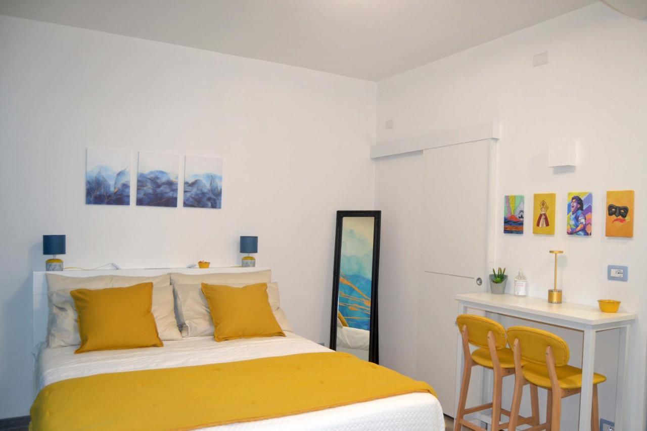 Room&Chiaia Νάπολη Εξωτερικό φωτογραφία